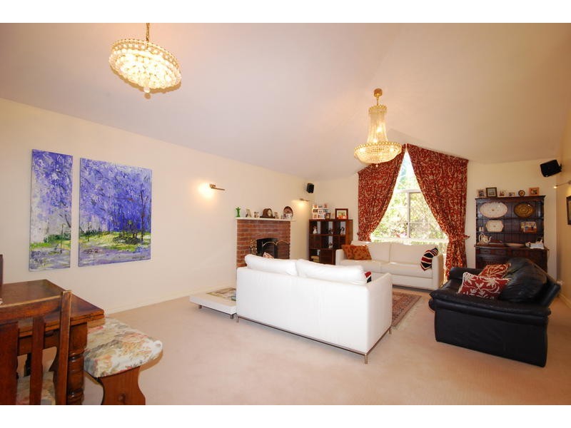 64 Pine County Place, Bellbowrie QLD 4070